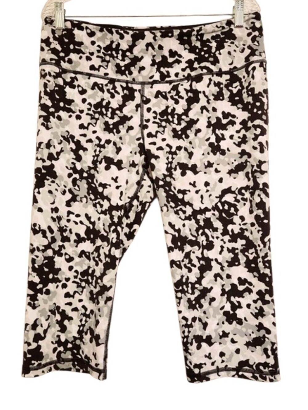 Victoria Secret Sport | Graphic Print Knockout Crop Workout Leggings (Size XL)